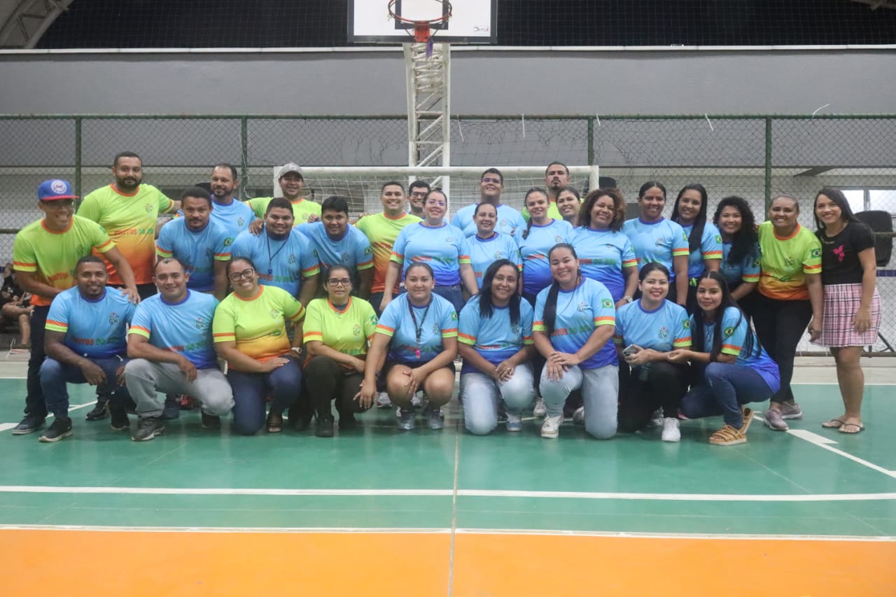 Time de voluntários do Instituto Frutos do Bem